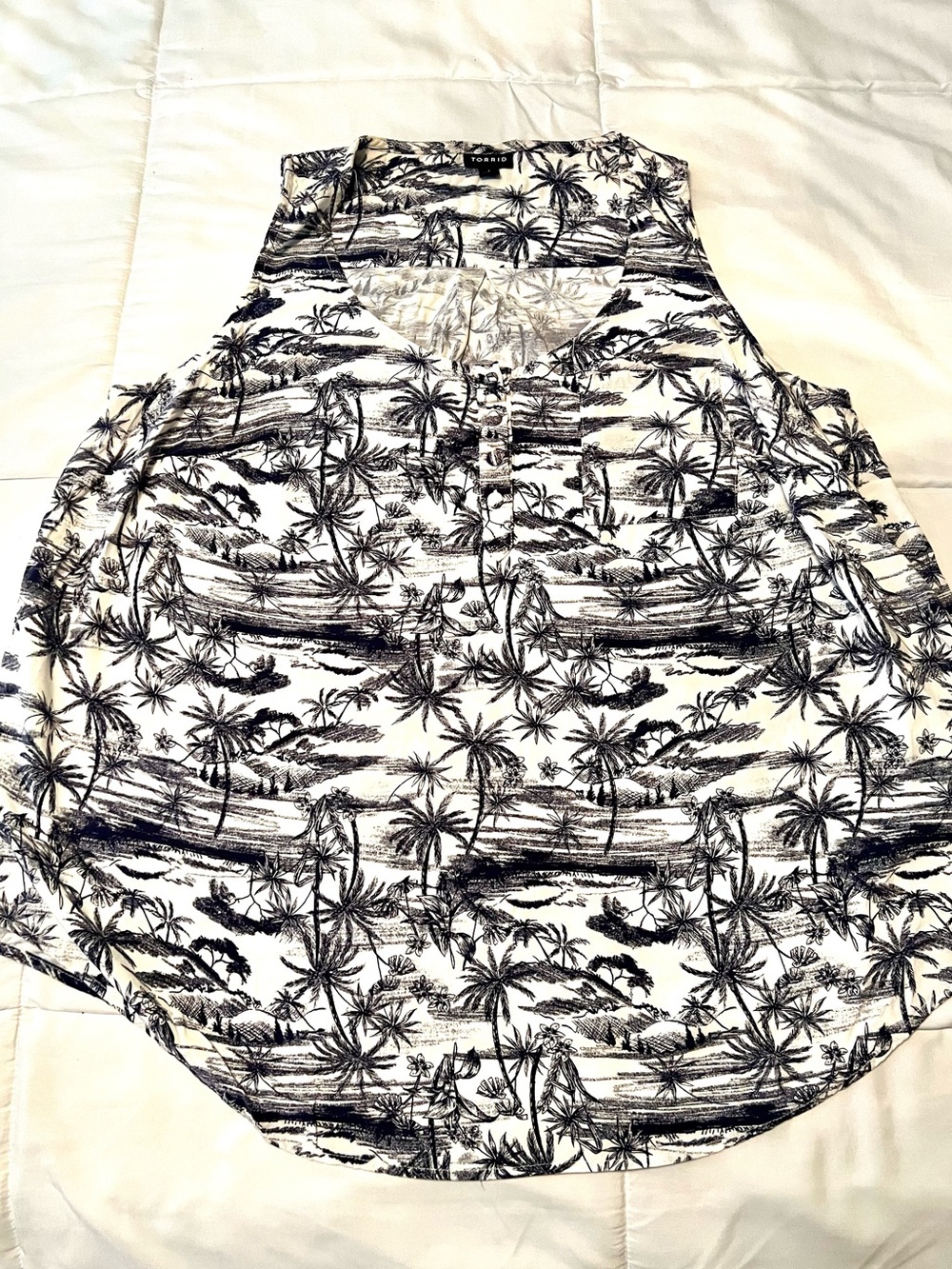 Torrid Tropical Toile Print Sleeveless Blouse – Women’s Plus Size 1
